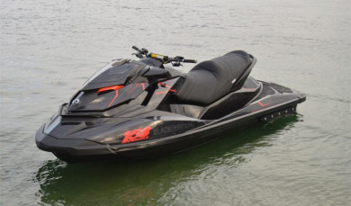 158 Black Edition is built from highest quality F1 Carbon Fibre